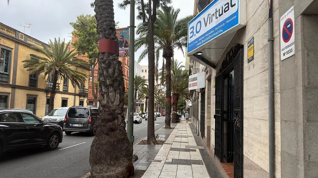 Piso en venta en Avenida Primero de Mayo, 59