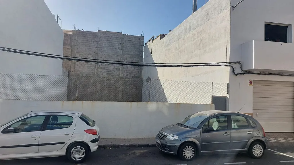 Terreno en venta en Calle Tauro, 67