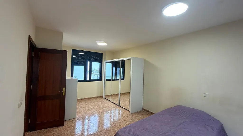 Piso en venta en Avenida Primero de Mayo, 59