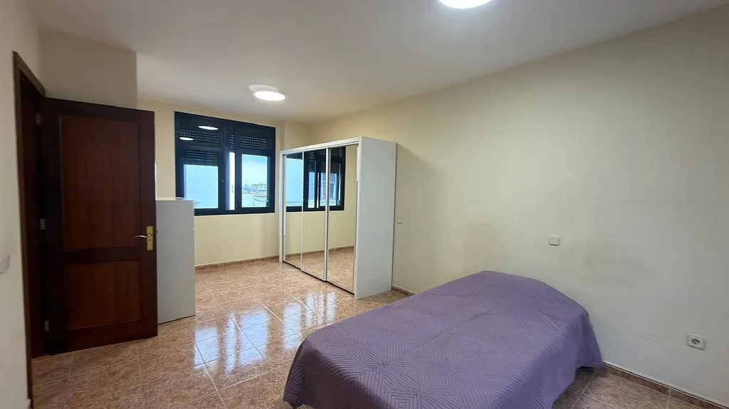 Piso en venta en Avenida Primero de Mayo, 59