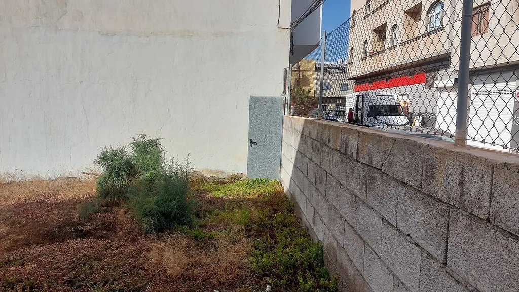 Terreno en venta en Calle Tauro, 67